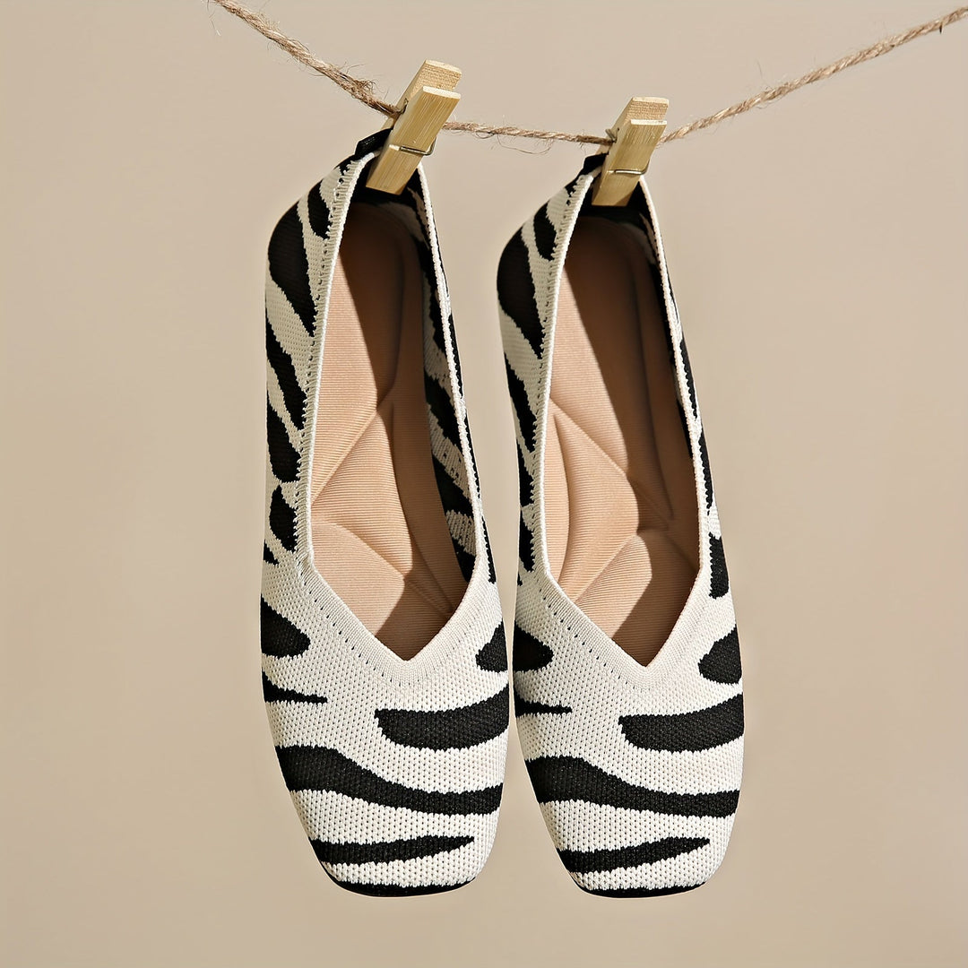 Ivara | Flats Elegantes con Estampado Zebra y Punta Cuadrada