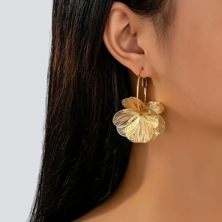 Selah | Aretes Dorados de Doble Aro con Diseño Moderno