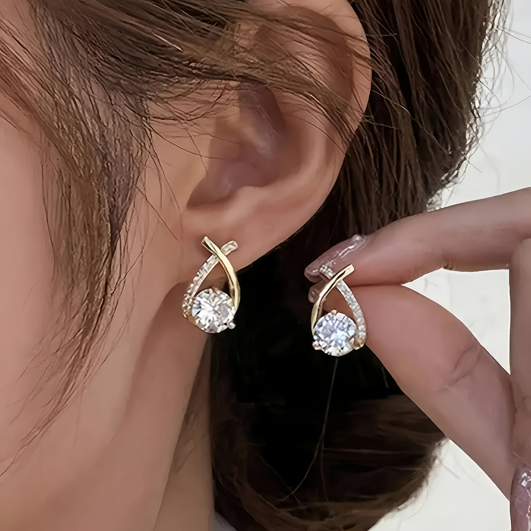 Xara | Aretes Elegantes en Forma de Cruz para Uso Diario