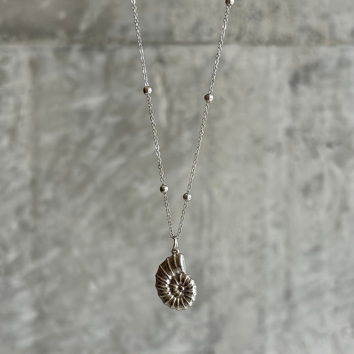 Marlena | Collar de Cuentas con Concha y Colgante Marino de Estilo Veraniego
