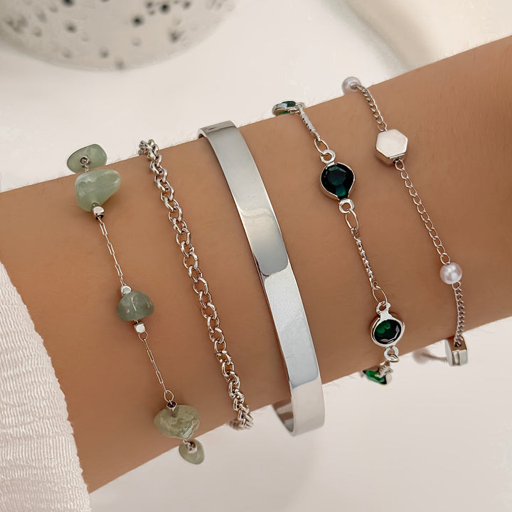 Aethique | Set de 5 Pulseras Bohemias con Piedras Verdes y Detalles Vintage