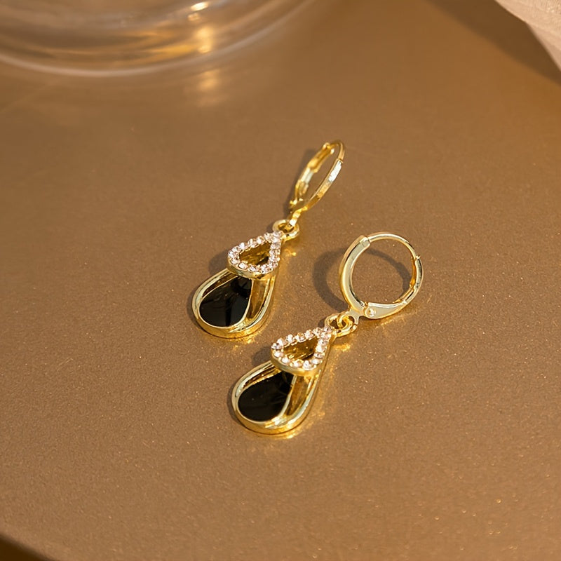 Ralia | Aretes de Gota Doble con Diseño Calado y Acabado Elegante