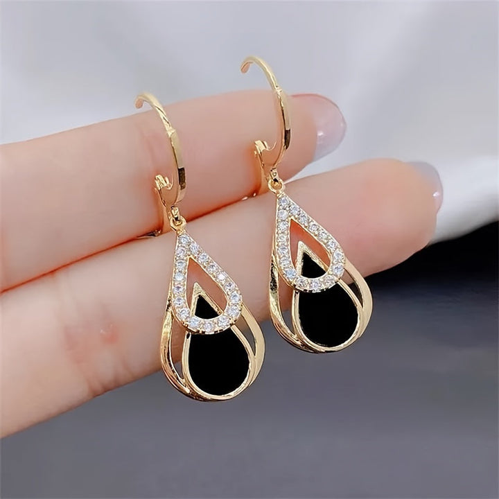 Ralia | Aretes de Gota Doble con Diseño Calado y Acabado Elegante