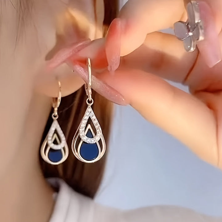 Ralia | Aretes de Gota Doble con Diseño Calado y Acabado Elegante