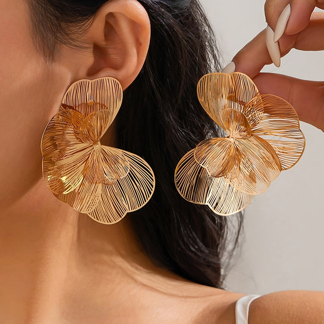 Selah | Aretes Dorados de Doble Aro con Diseño Moderno