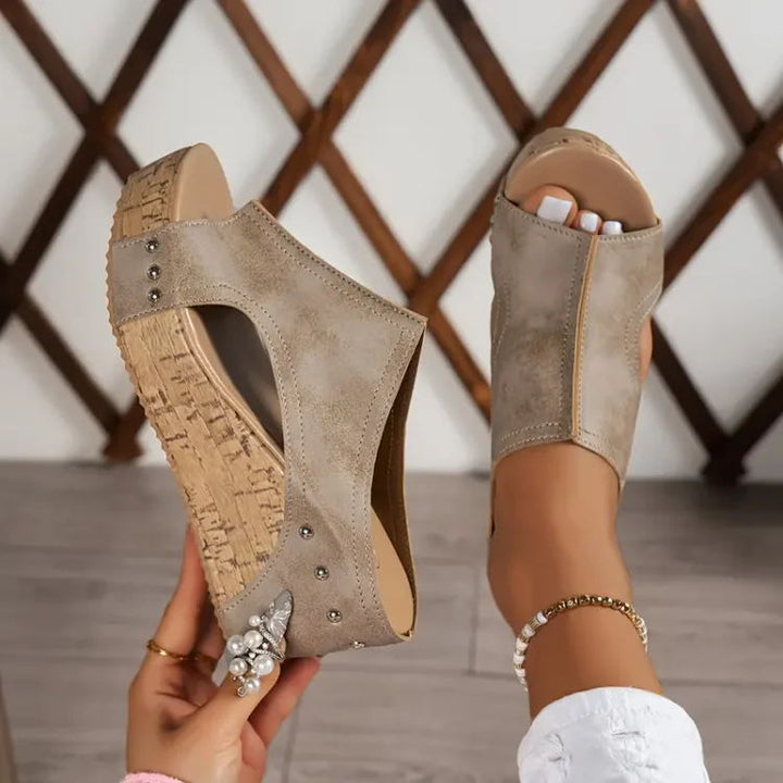 Ariadne | Sandalias de Cuña con Detalles de Estoperoles