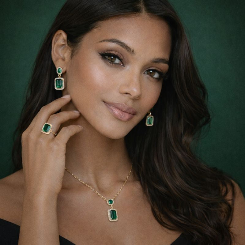Carlina | Conjunto de Collar, Aretes y Anillo Esmeralda