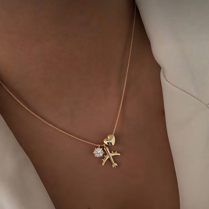 Linda | Collar Minimalista con Colgante de Avión y Estilo Delicado