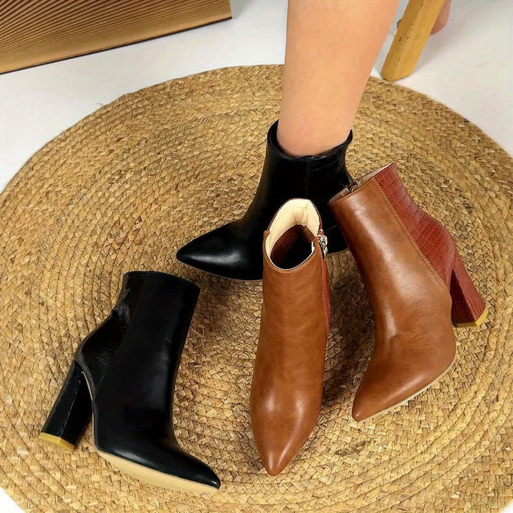 Alexandra | Botines de Punta Fina con Tacón Ancho y Estilo Western Elegante