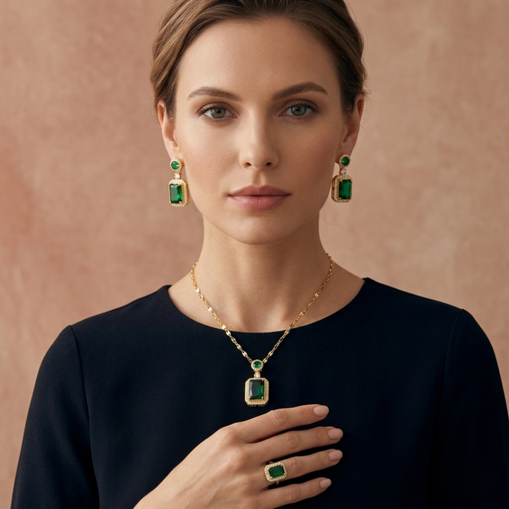 Carlina | Conjunto de Collar, Aretes y Anillo Esmeralda