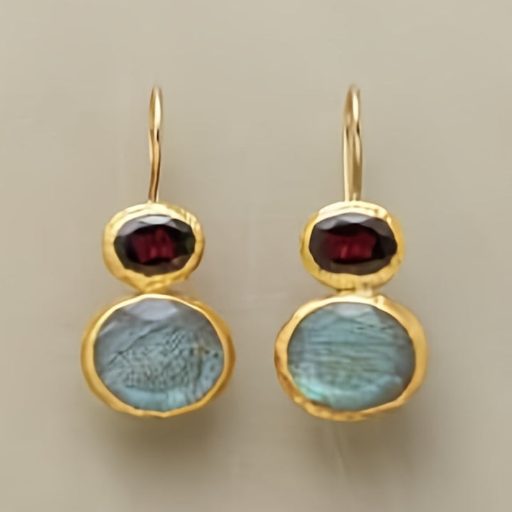 Perla | Aretes Colgantes Ovalados con Diseño Artesanal Elegante