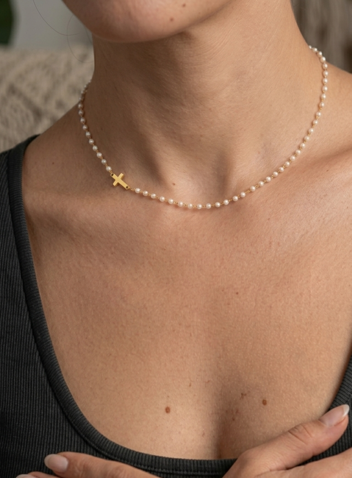 Marirae | Collar con Cruz y Perlas