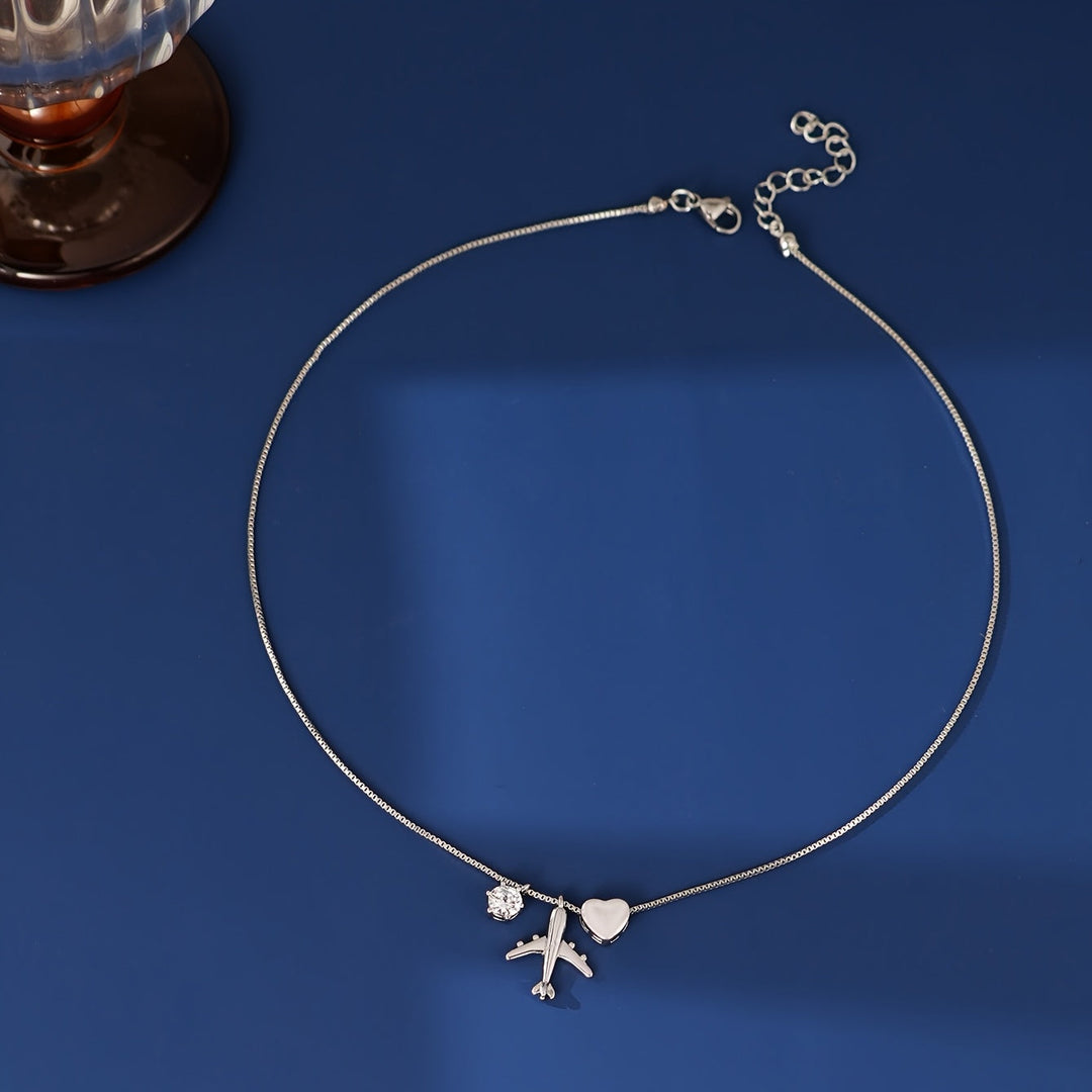 Linda | Collar Minimalista con Colgante de Avión y Estilo Delicado