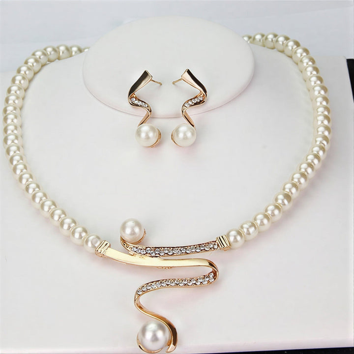 Zelinda | Juego de Collar y Aretes de Perlas Onduladas