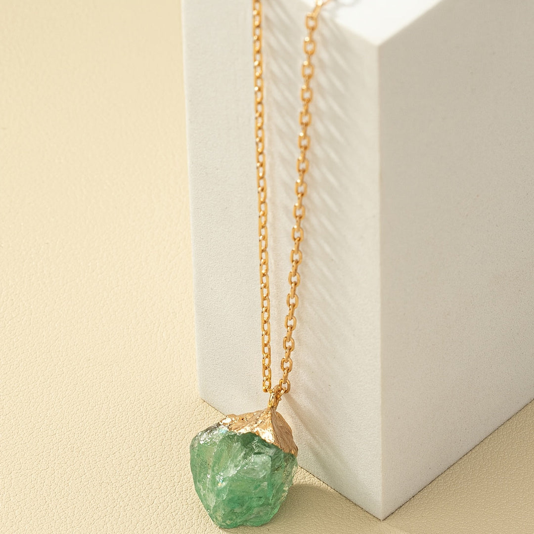 Taria | Collar Minimalista con Colgante Irregular Chapado en Oro