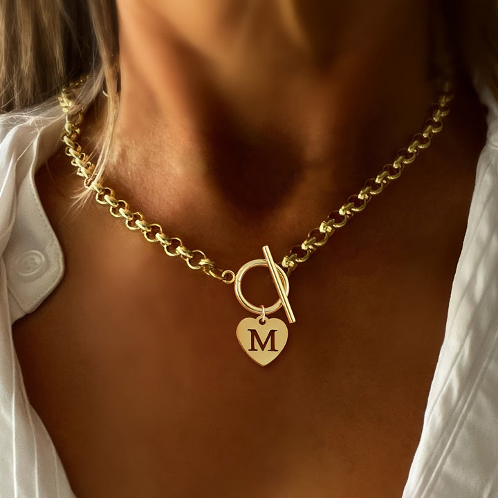 Maribel | Colgante Inicial Hueco de Corazón Colorido de Moda con Cierres de Cadena