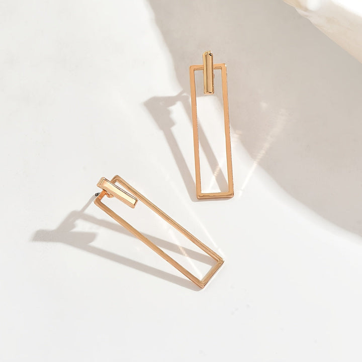 Quinleyra | Aretes Geométricos Largos con Acabado Metálico Elegante