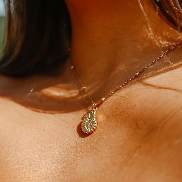 Marlena | Collar de Cuentas con Concha y Colgante Marino de Estilo Veraniego