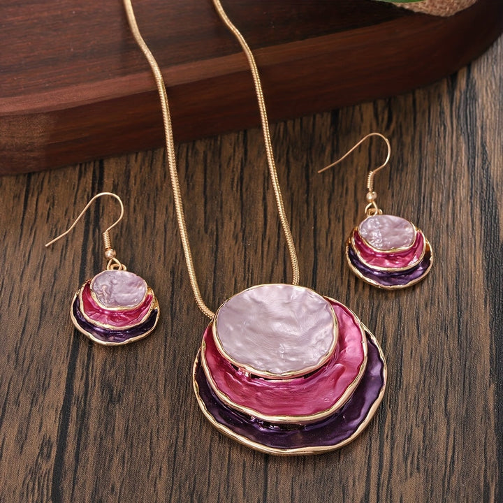 Vedae | Aretes Elegantes de Flor con Acabado Dorado y Perla