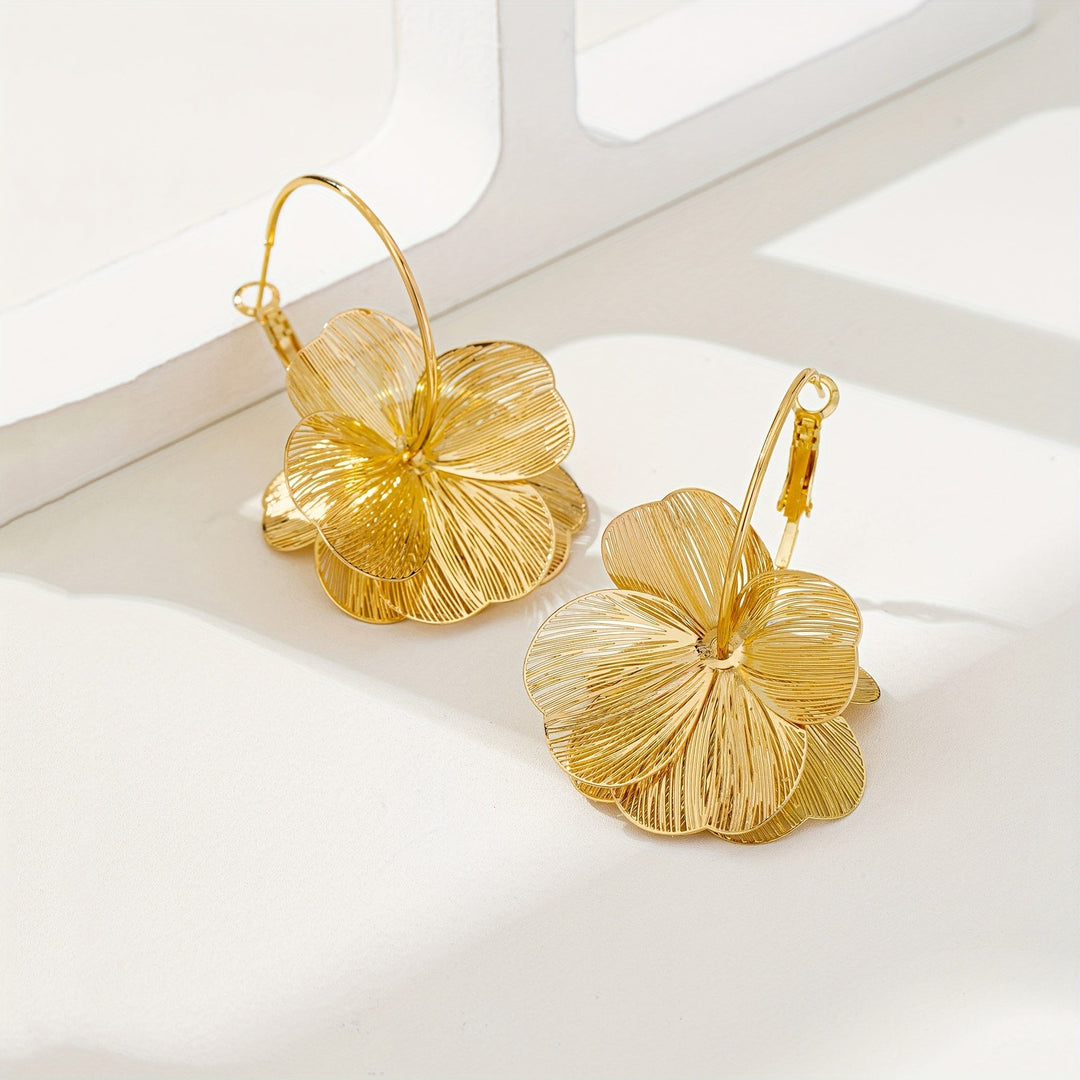 Selah | Aretes Dorados de Doble Aro con Diseño Moderno