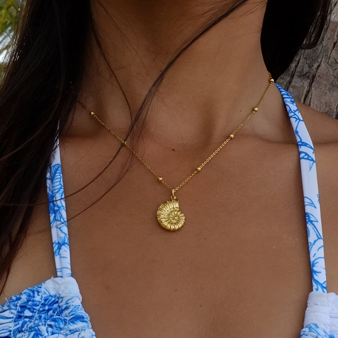 Marlena | Collar de Cuentas con Concha y Colgante Marino de Estilo Veraniego