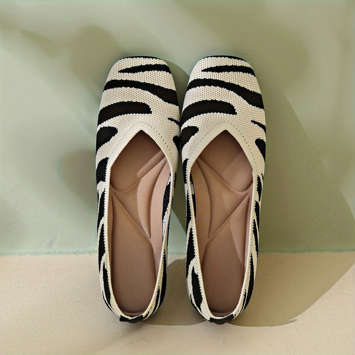 Ivara | Flats Elegantes con Estampado Zebra y Punta Cuadrada