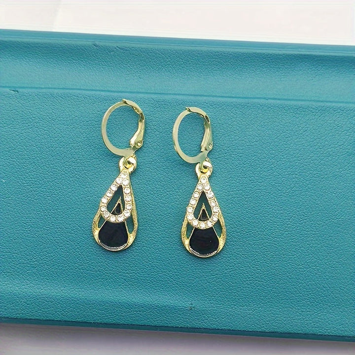Ralia | Aretes de Gota Doble con Diseño Calado y Acabado Elegante