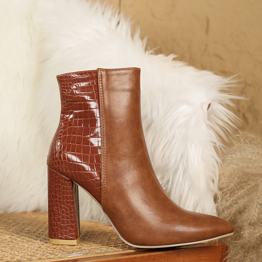 Alexandra | Botines de Punta Fina con Tacón Ancho y Estilo Western Elegante