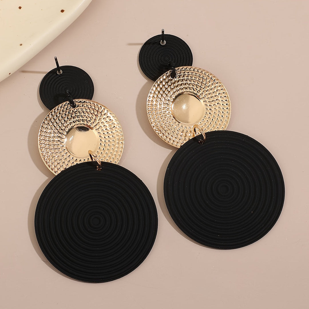 Aileen | Aretes Colgantes Elegantes con Diseño Versátil para Cada Ocasión