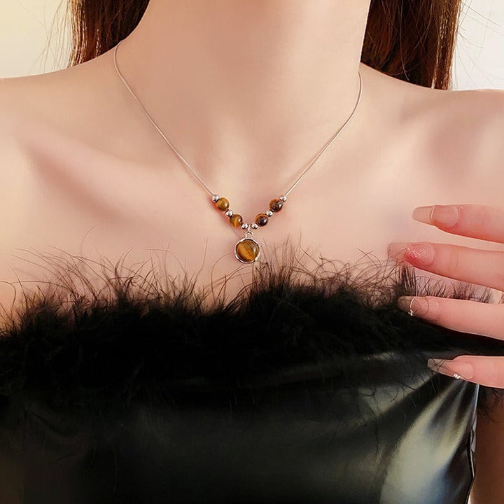 Lucia | Collar de Ojo de Tigre con Colgante Circular y Elegancia Atemporal