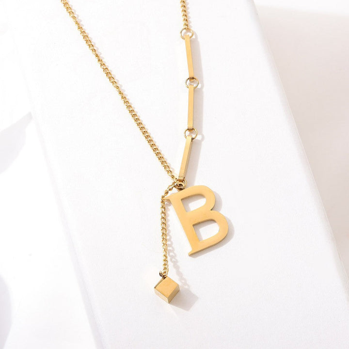 Blakely | Collar con Inicial Personalizada en Acabado Elegante