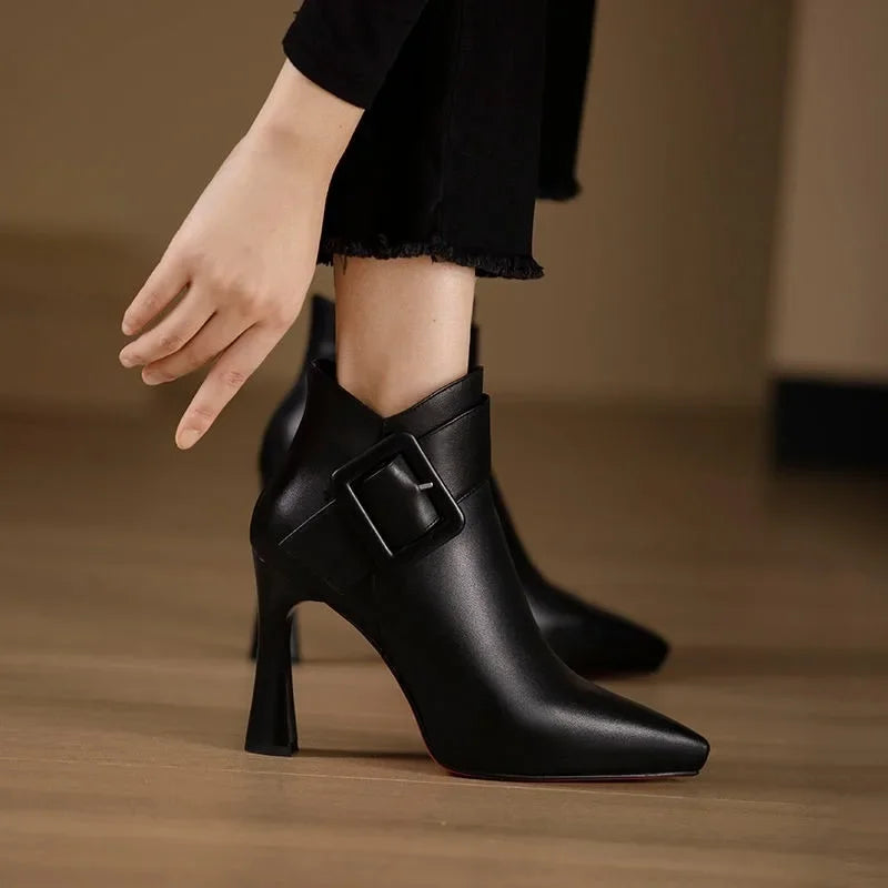SORELLI | Botines Elegantes con Tacón y Hebilla