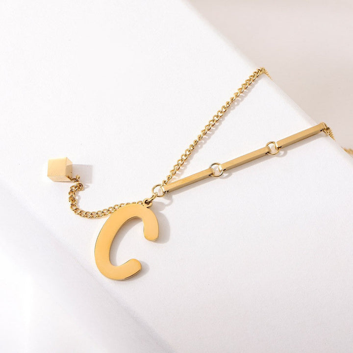 Blakely | Collar con Inicial Personalizada en Acabado Elegante