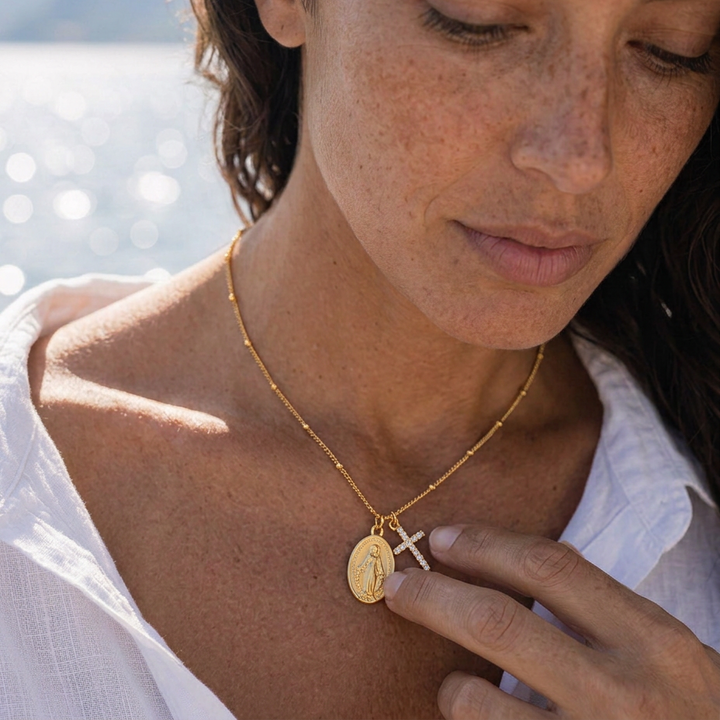 Belladonna | Collar con Medalla Milagrosa y Cruz