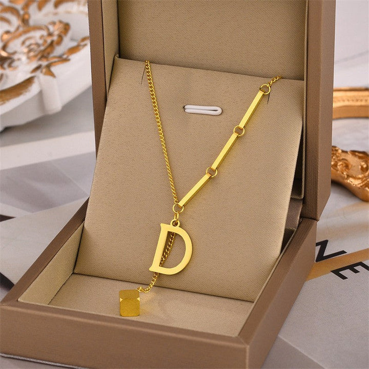 Blakely | Collar con Inicial Personalizada en Acabado Elegante