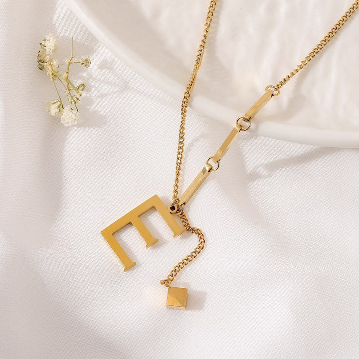 Blakely | Collar con Inicial Personalizada en Acabado Elegante