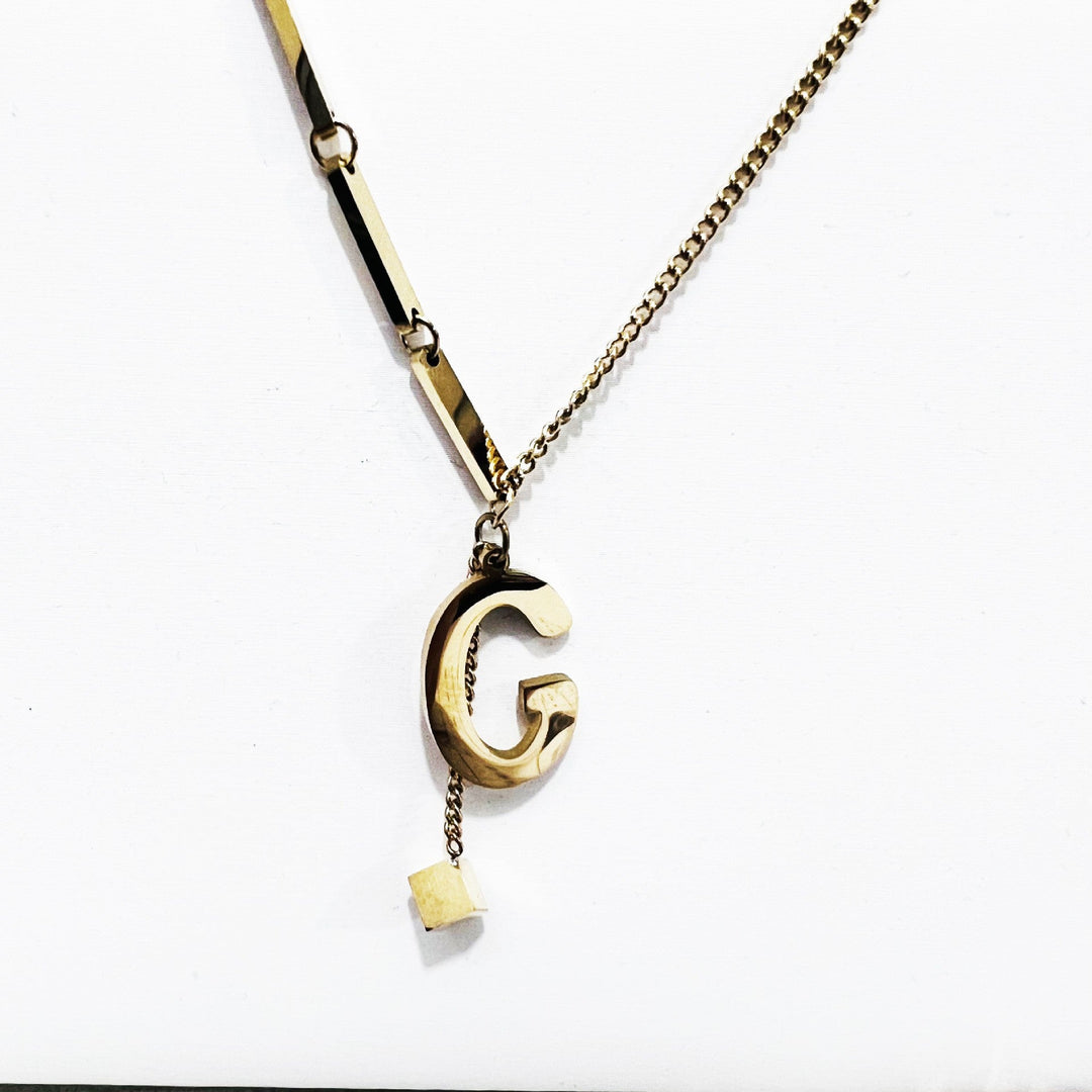 Blakely | Collar con Inicial Personalizada en Acabado Elegante