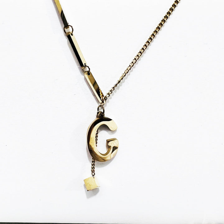 Blakely | Collar con Inicial Personalizada en Acabado Elegante