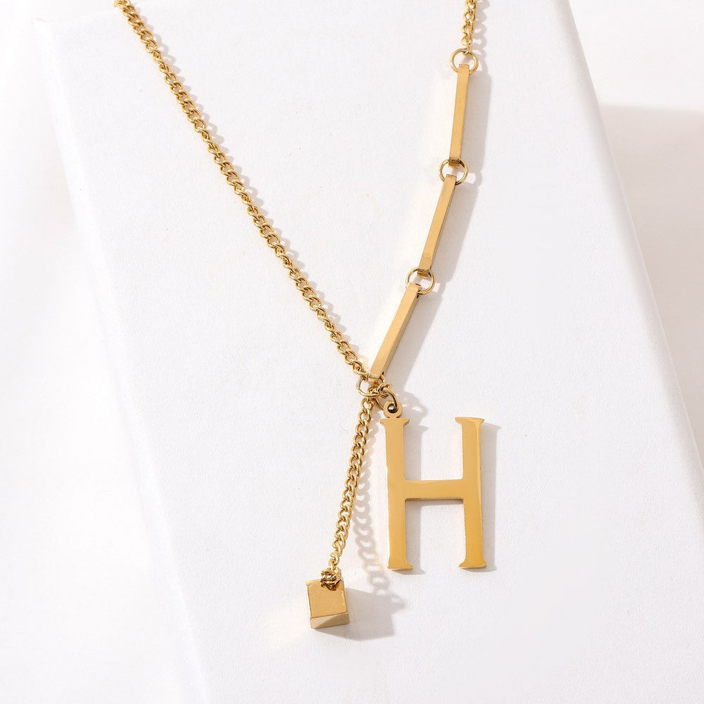 Blakely | Collar con Inicial Personalizada en Acabado Elegante