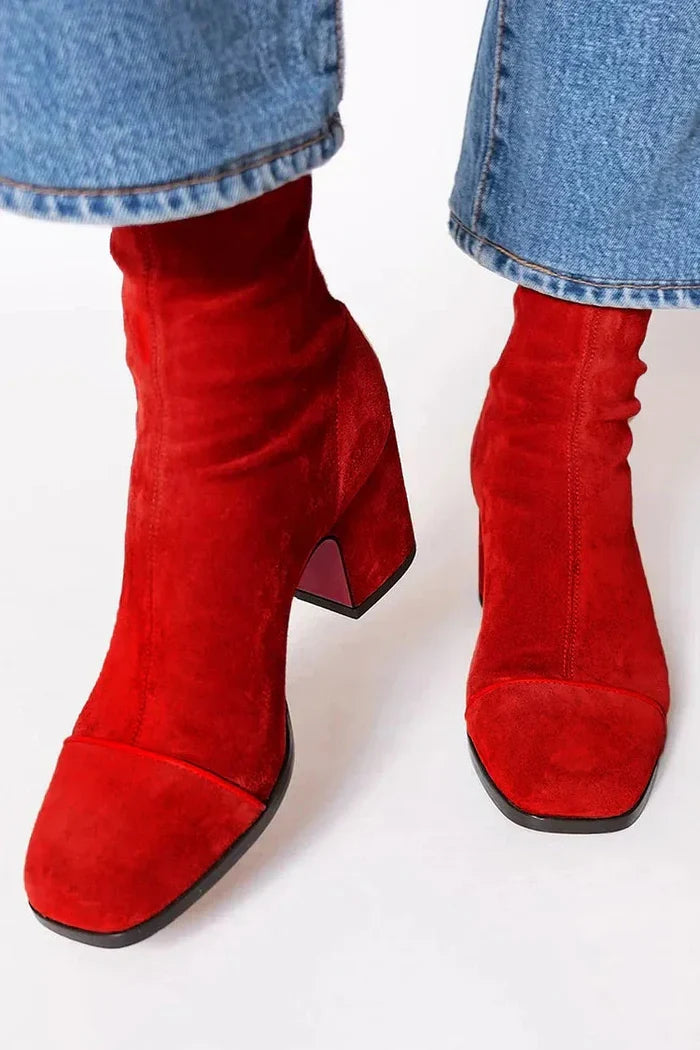 Calíra | Botines de Gamuza con Tacón Elegante