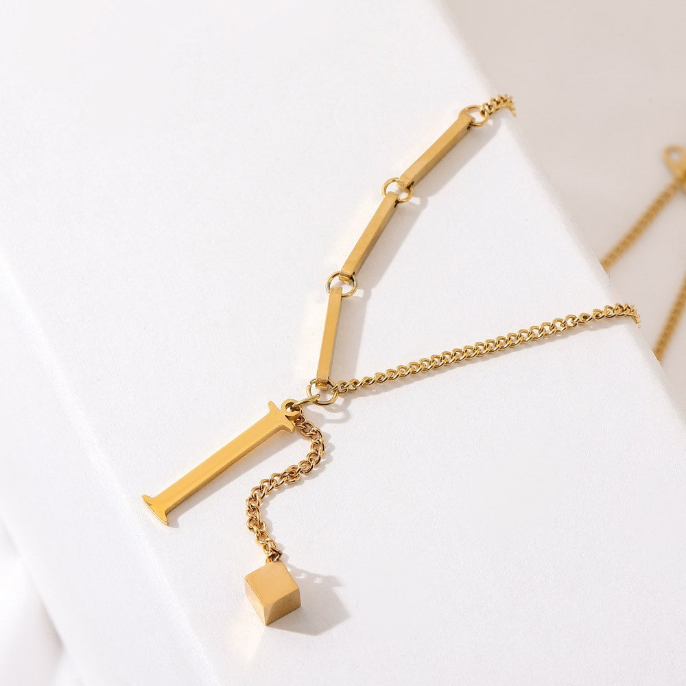 Blakely | Collar con Inicial Personalizada en Acabado Elegante