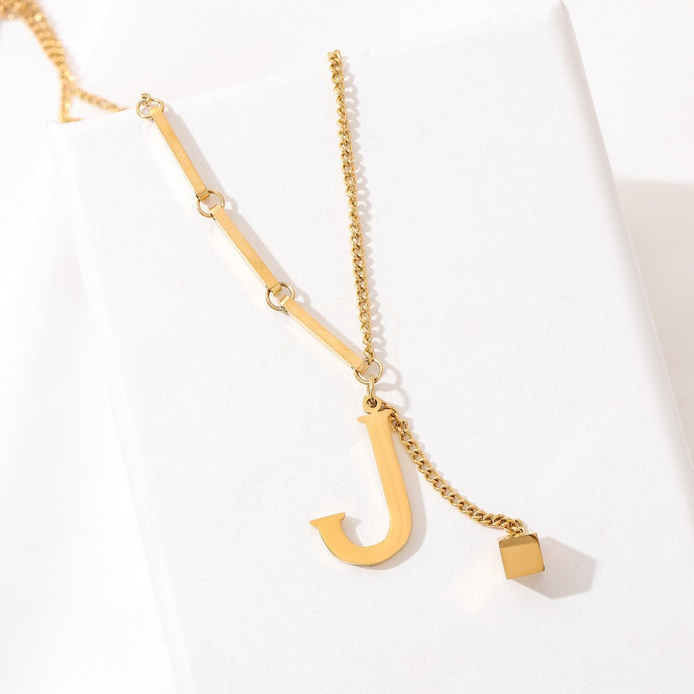 Blakely | Collar con Inicial Personalizada en Acabado Elegante