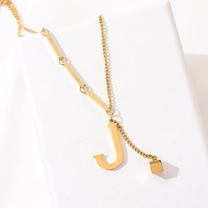 Blakely | Collar con Inicial Personalizada en Acabado Elegante