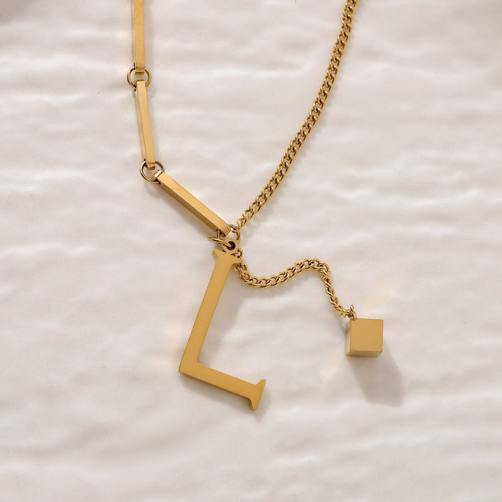 Blakely | Collar con Inicial Personalizada en Acabado Elegante
