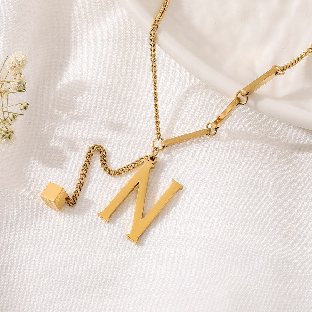 Blakely | Collar con Inicial Personalizada en Acabado Elegante