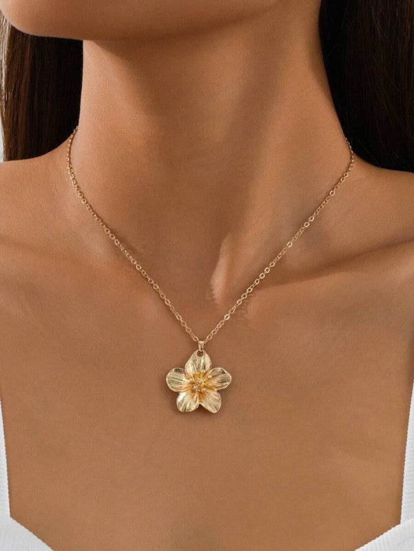 Greylee | Anillo Dorado con Flores Elegantes y Toque Romántico