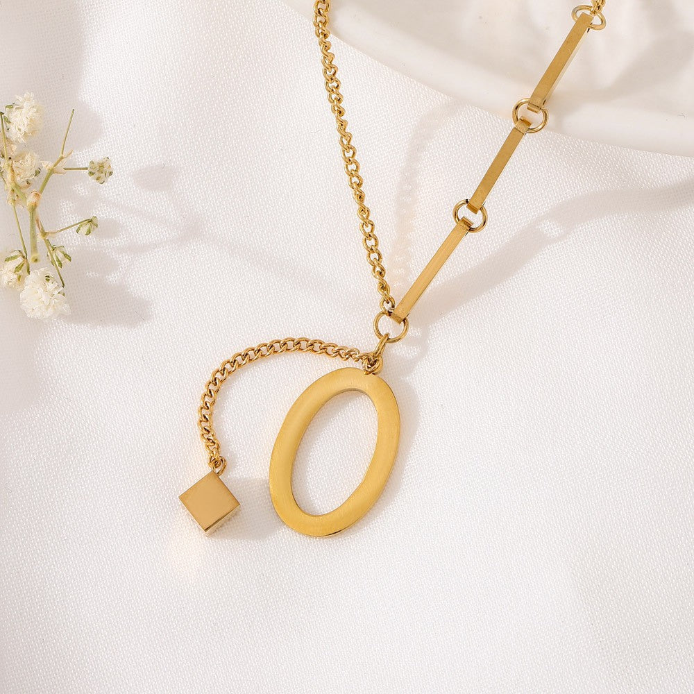 Blakely | Collar con Inicial Personalizada en Acabado Elegante