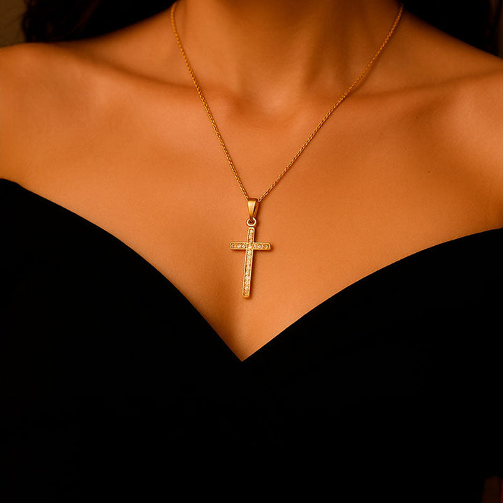 Delphine | Collar de Cruz en Acabado Dorado Minimalista