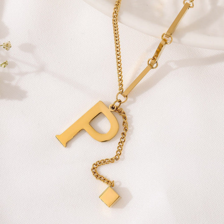 Blakely | Collar con Inicial Personalizada en Acabado Elegante