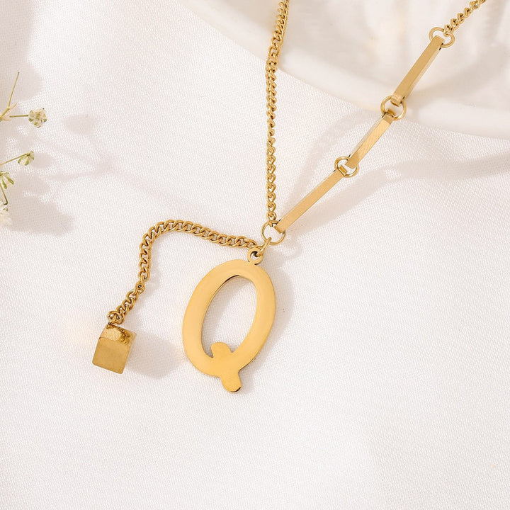 Blakely | Collar con Inicial Personalizada en Acabado Elegante